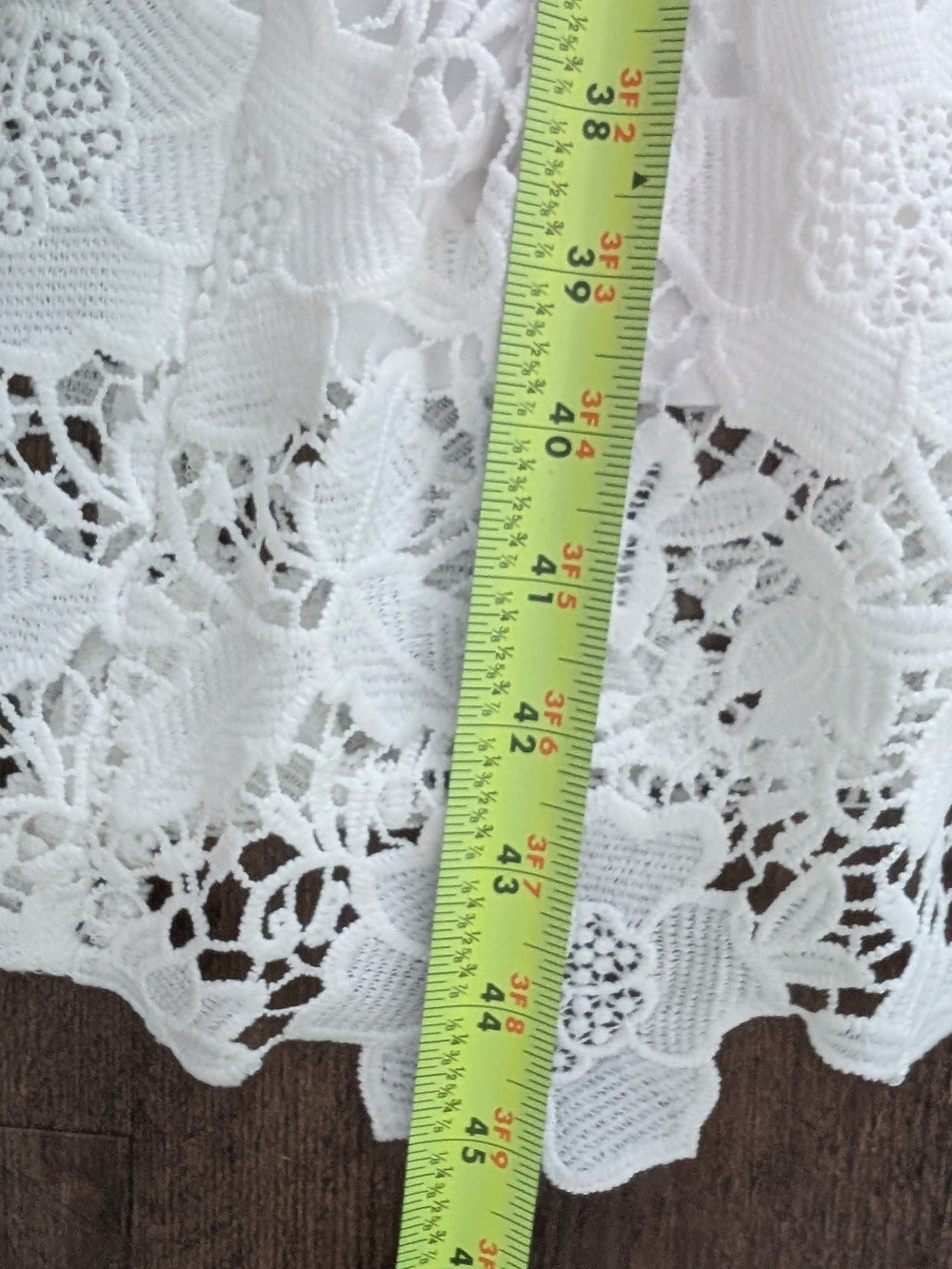 Gorgeous Romantic Lace Dress By Guess Size 12 White Tea Length - Picture 9 of 12